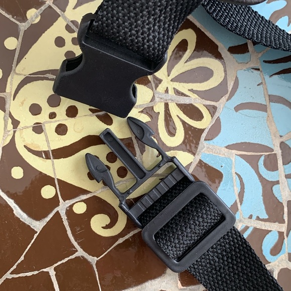 LEATHER Multi-Pocket Fanny Pack - Picture 5 of 7